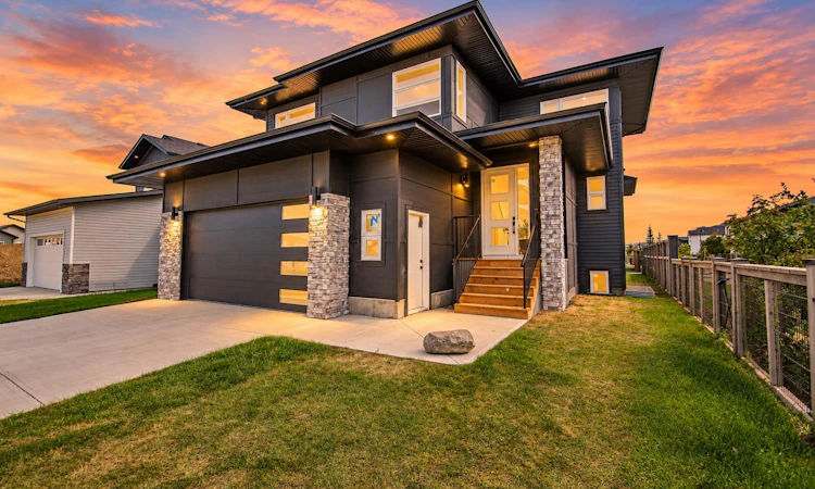 33 Thatcher Avenue