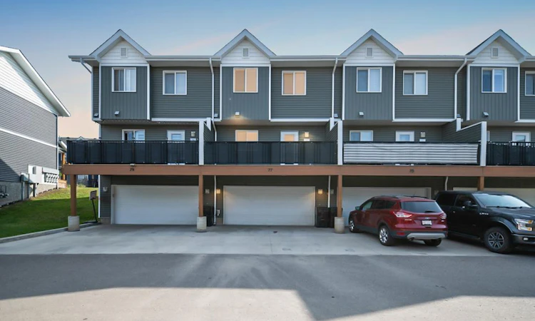77-401 Athabasca Avenue