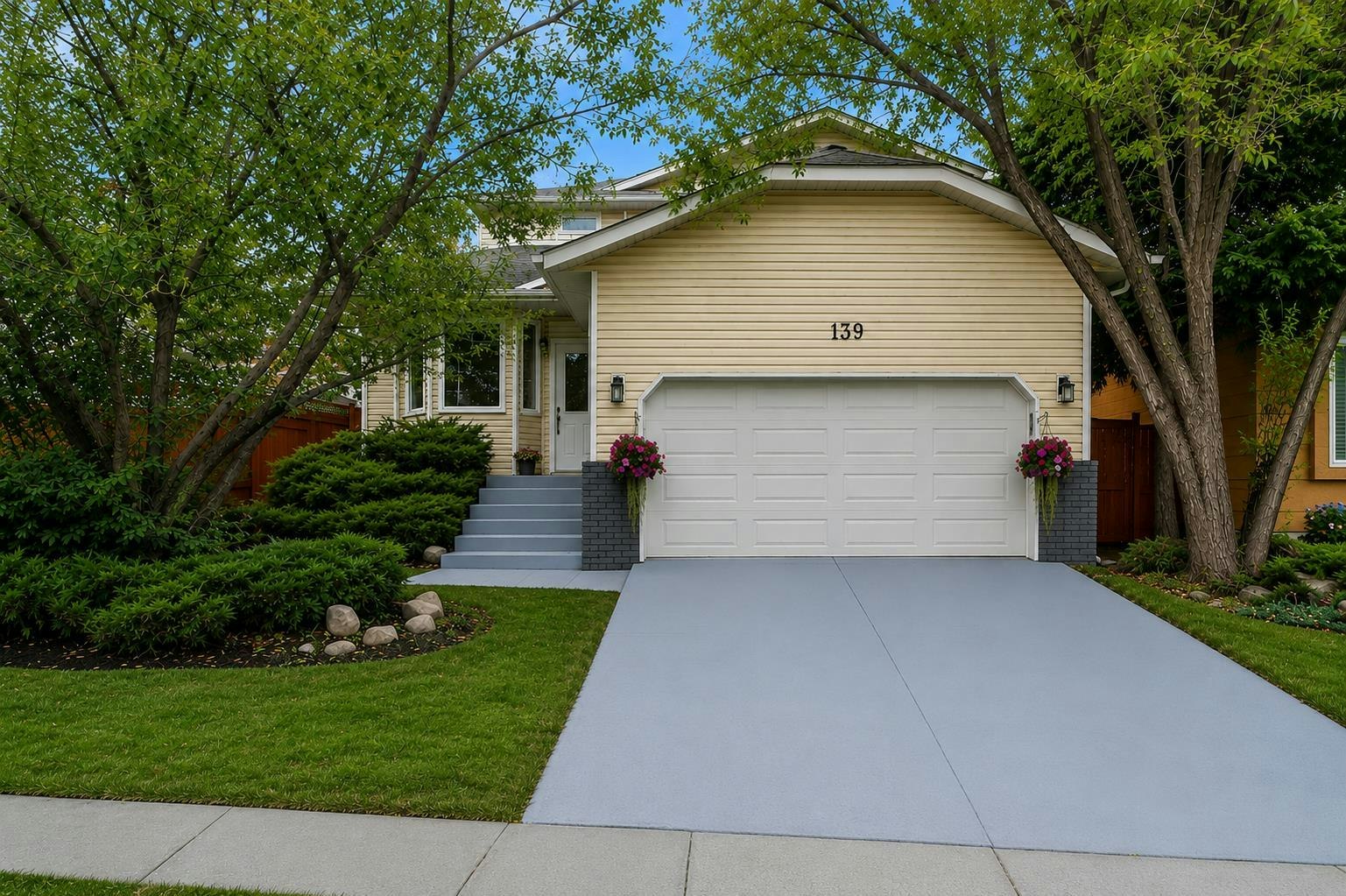 139 Shawnessy Drive SW, Calgary, AB, T2Y 1C7
