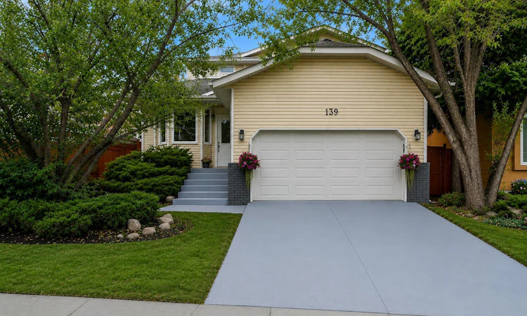 139 Shawnessy Drive SW
