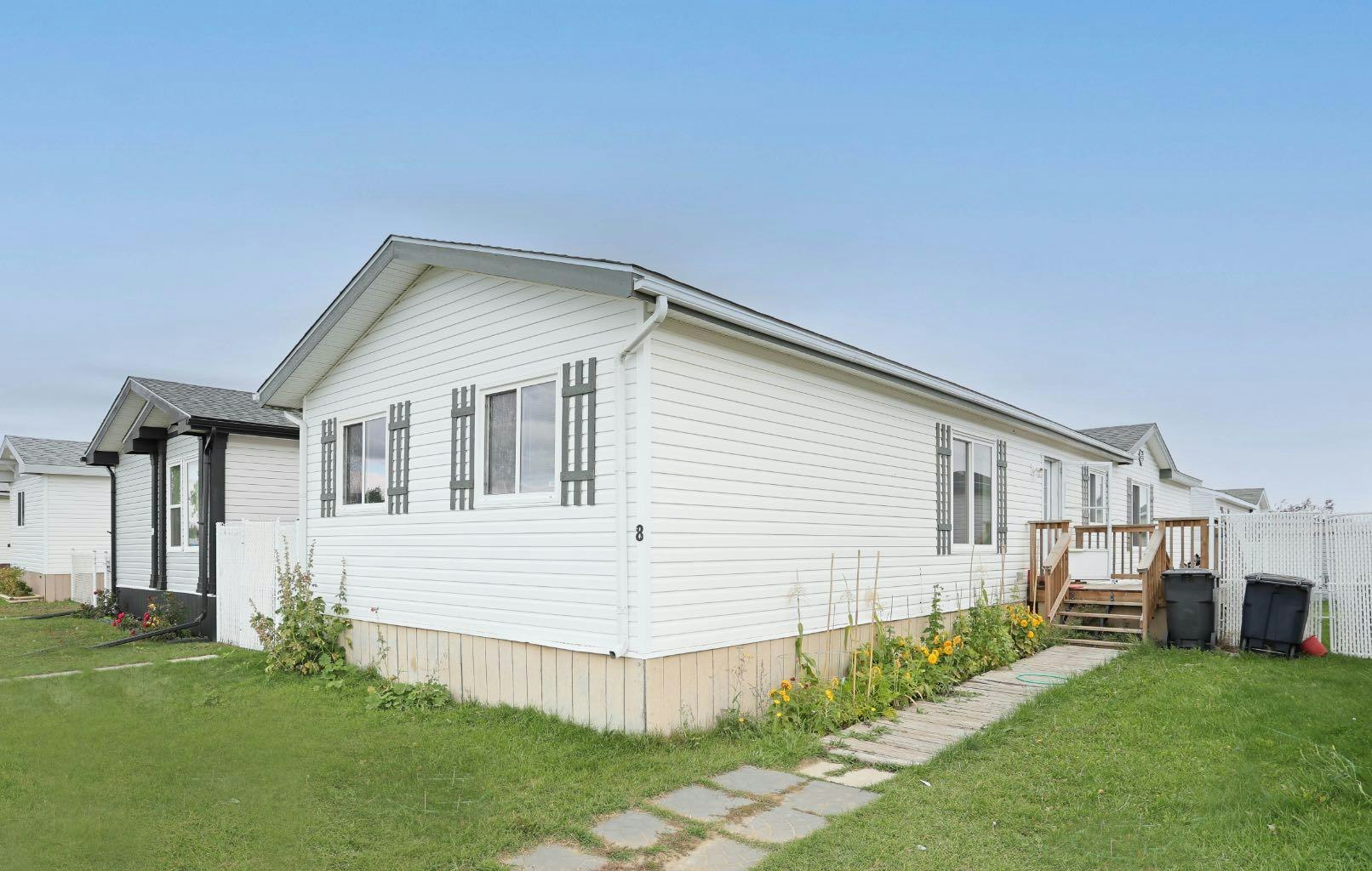 8 Meadowplace Crescent E, Brooks, AB, T1R 0R5