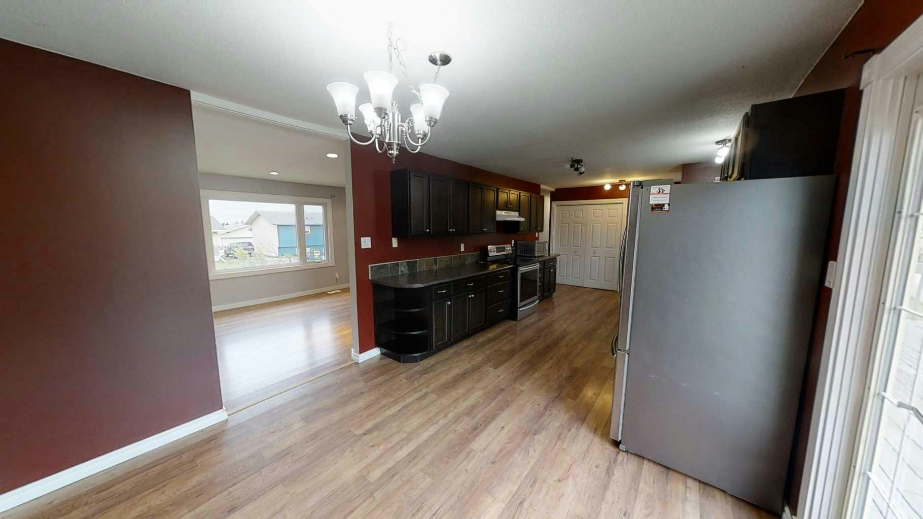 9218 104 Avenue, Grande Prairie, AB, T8V 3W6 - 4