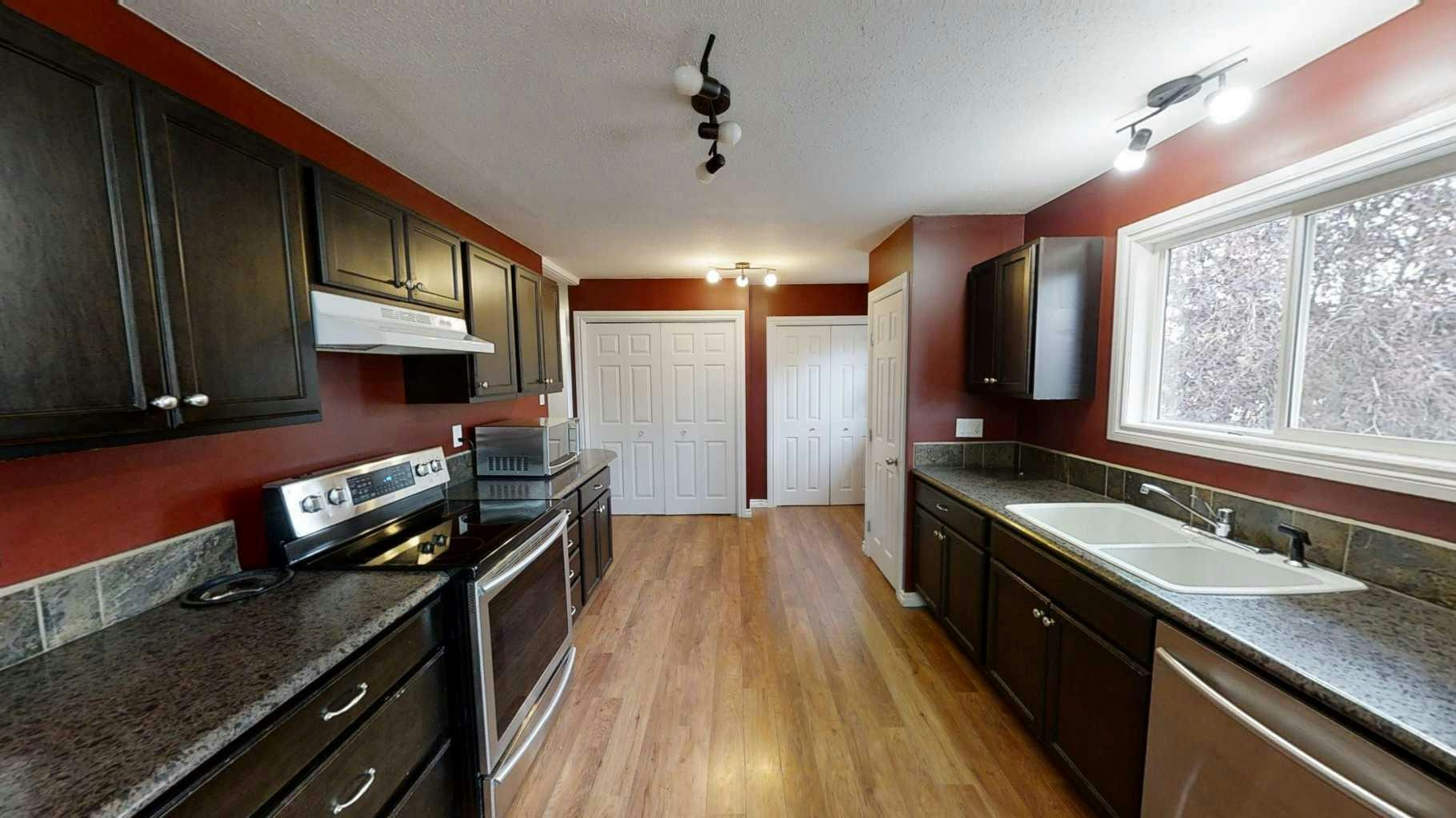 9218 104 Avenue, Grande Prairie, AB, T8V 3W6 - 5