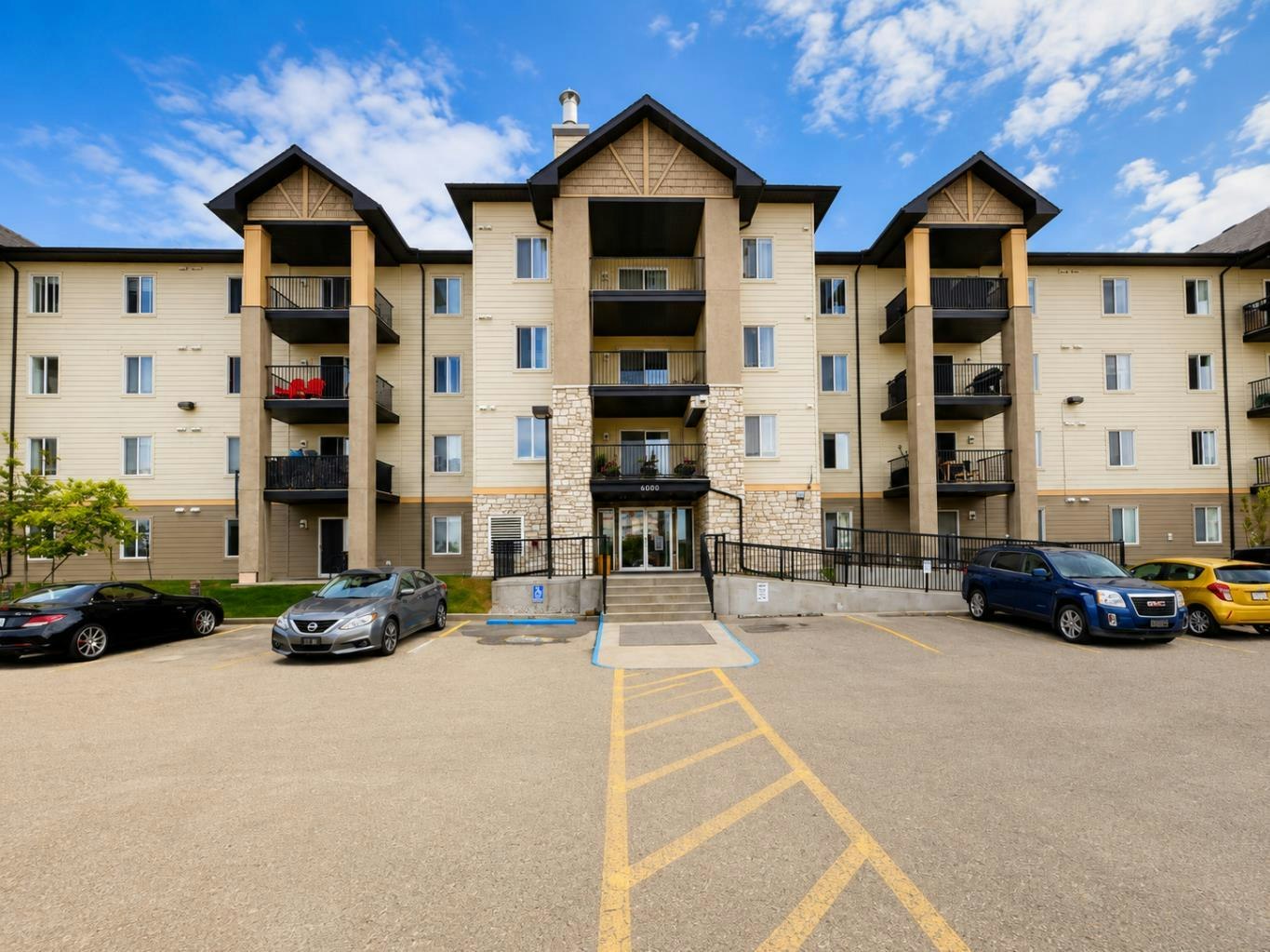 6101-304 Mackenzie Way SW, Airdrie, AB, T4B 3H4