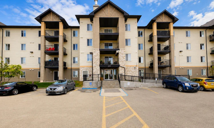 6101-304 Mackenzie Way SW