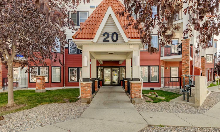 222-20 Royal Oak Plaza NW