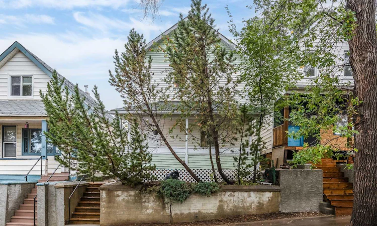 319 4 Street SE