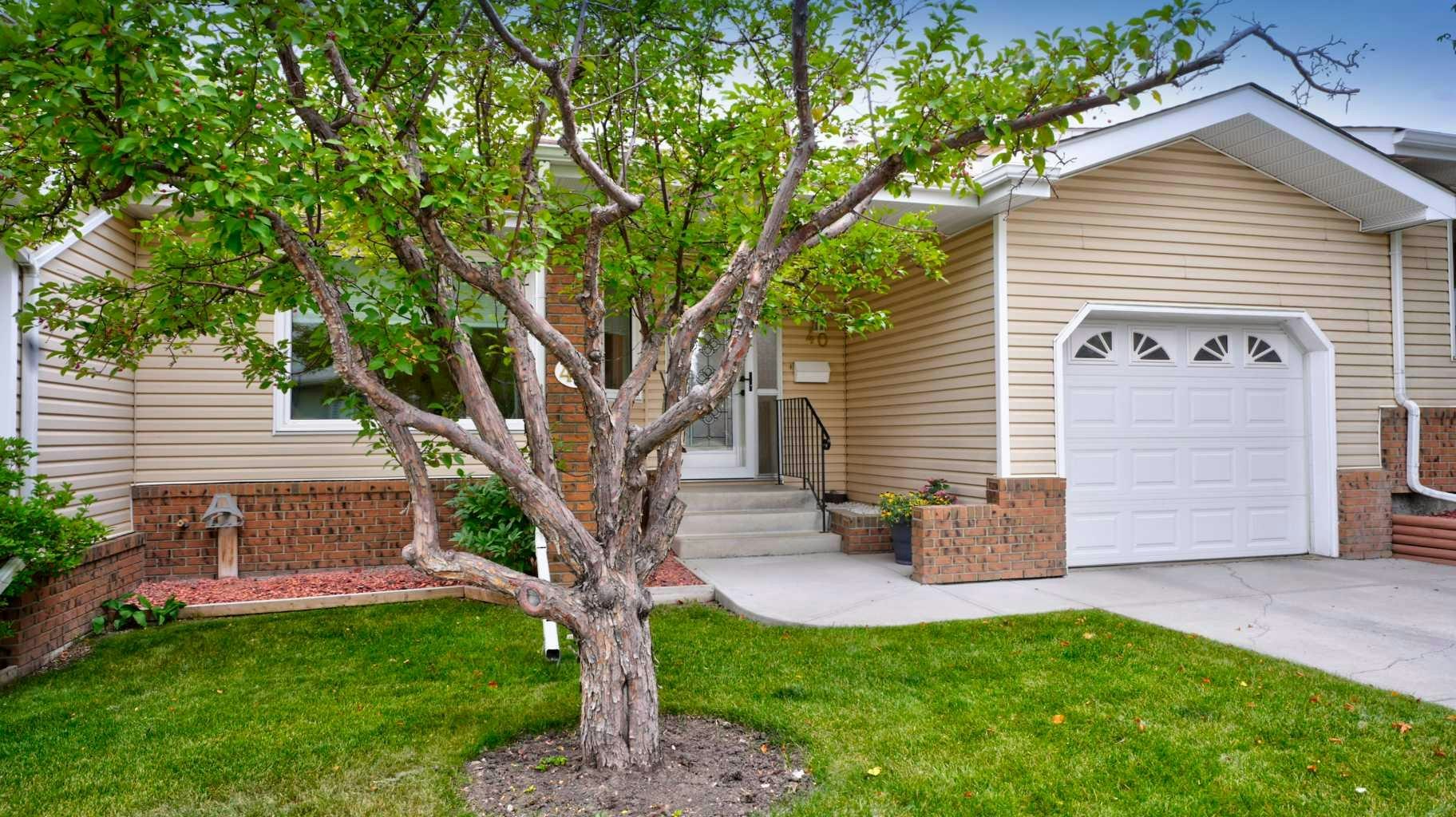 40 Vandoos Villas NW, Calgary, AB, T3A 4W3