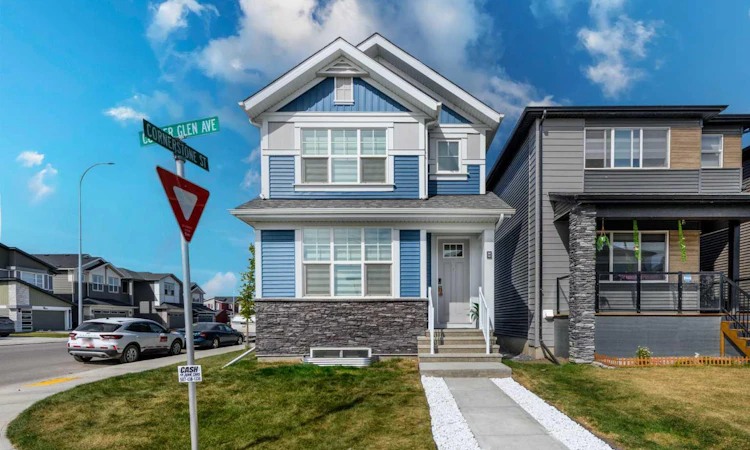 8 Corner Glen Avenue NE