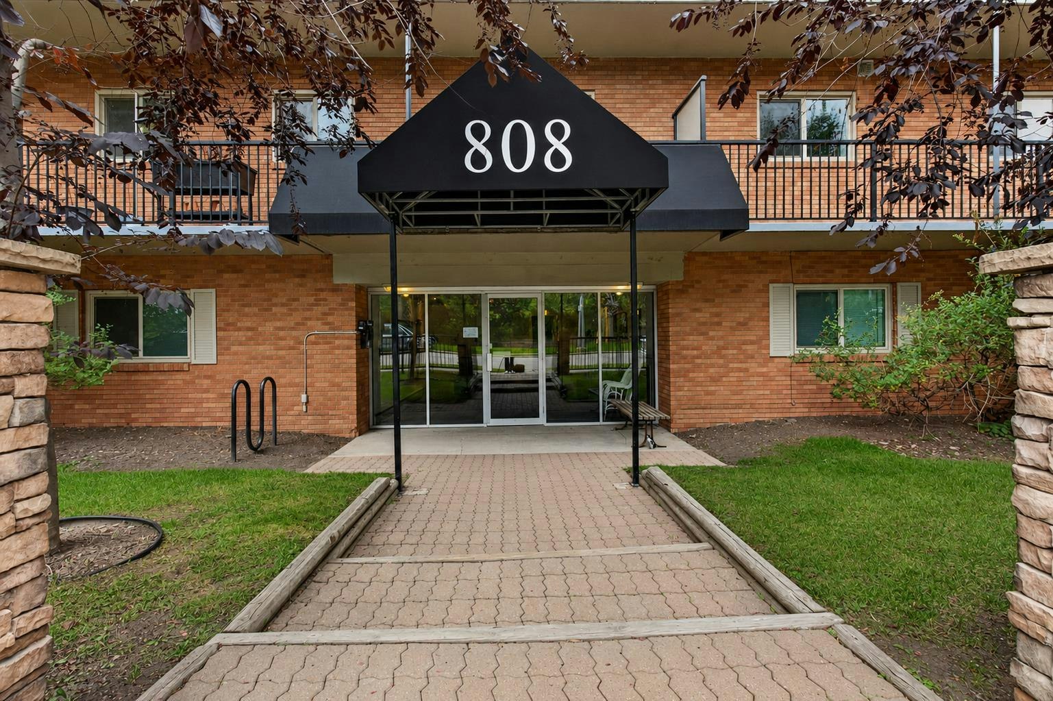 205-808 Royal Avenue SW, Calgary, AB, T2T 0L3