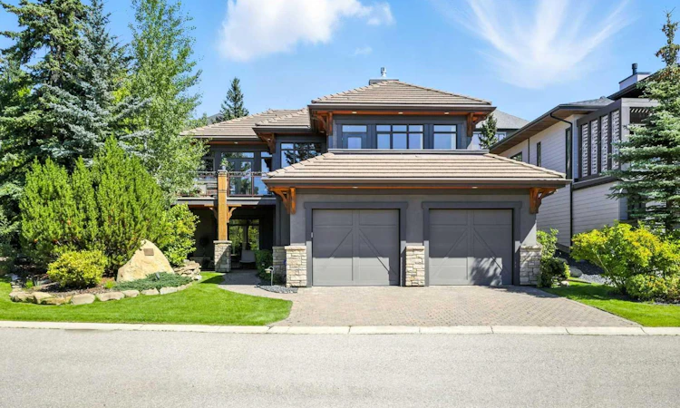 16 Spring Valley Lane SW
