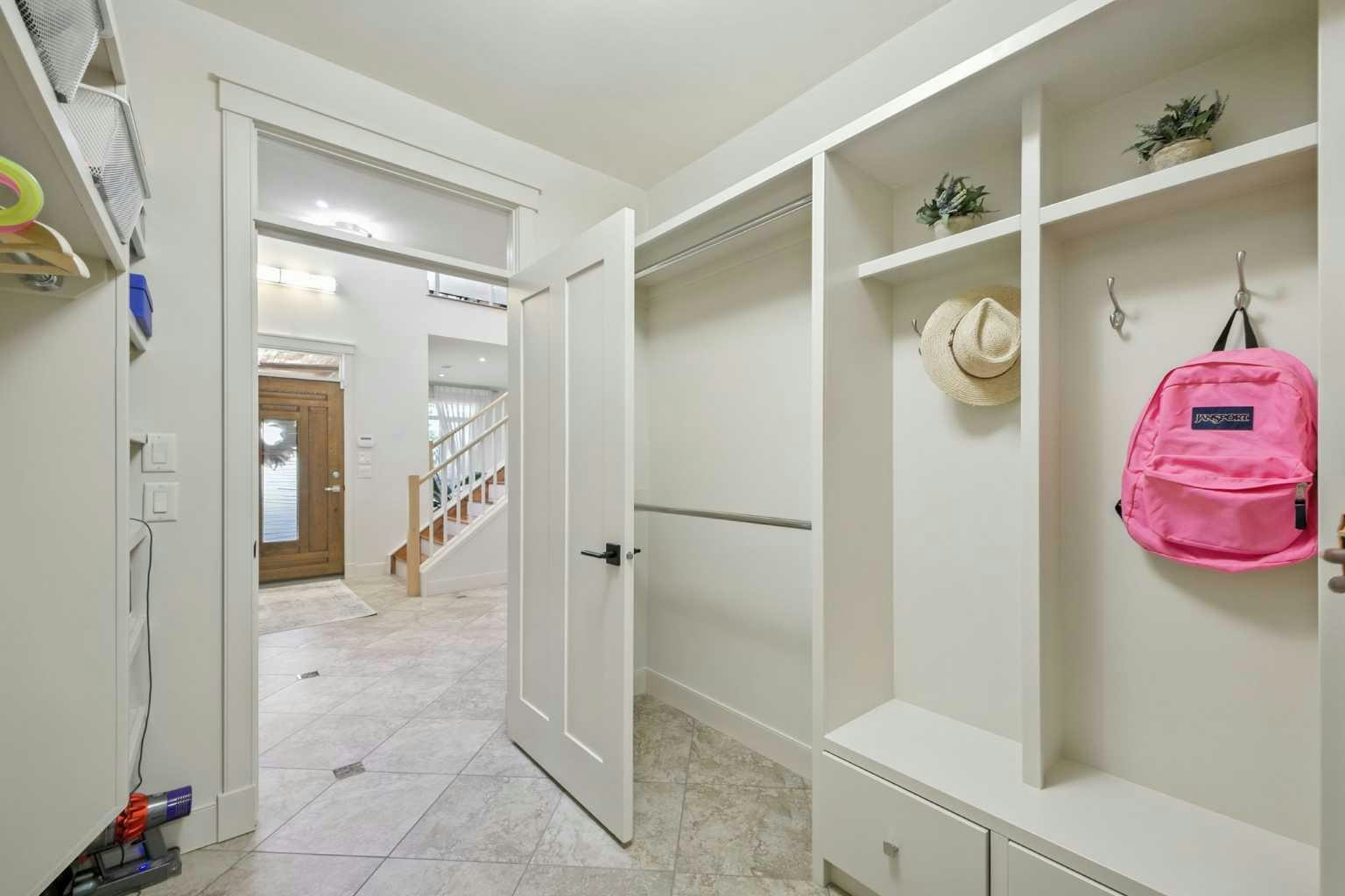 16 Spring Valley Lane SW, Calgary, AB, T3H 4V2 - 8