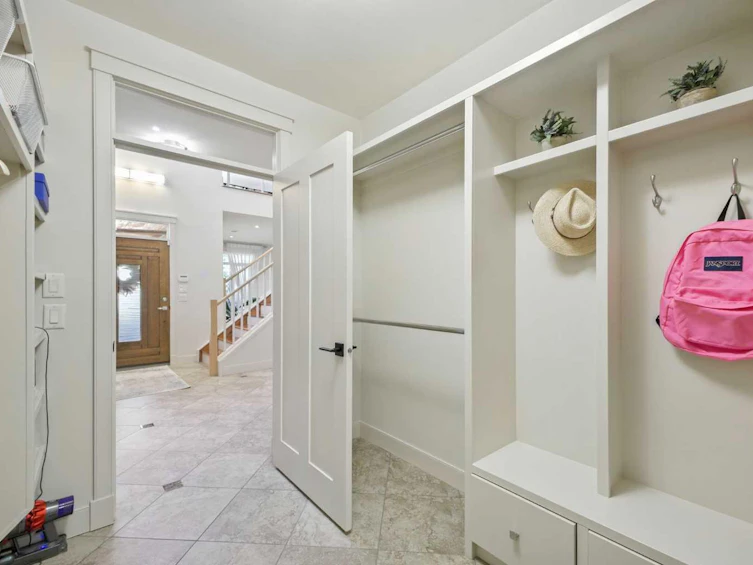 16 Spring Valley Lane SW, Calgary, AB, T3H 4V2 - 8