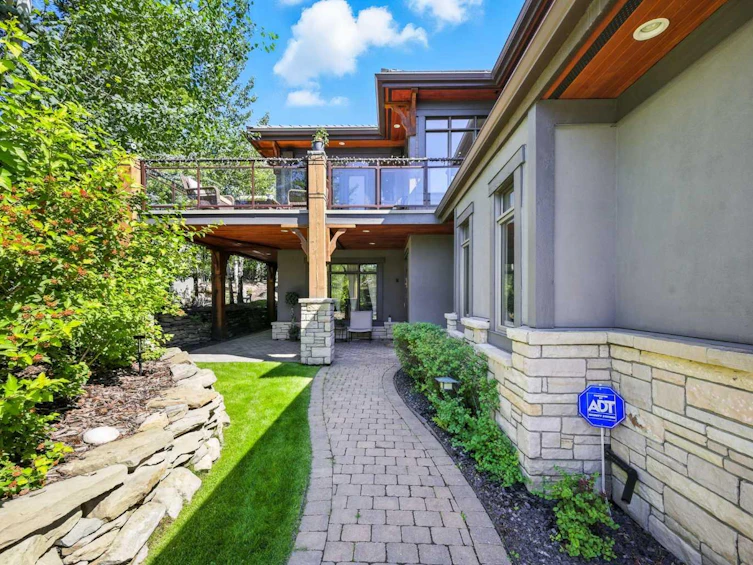 16 Spring Valley Lane SW, Calgary, AB, T3H 4V2 - 3