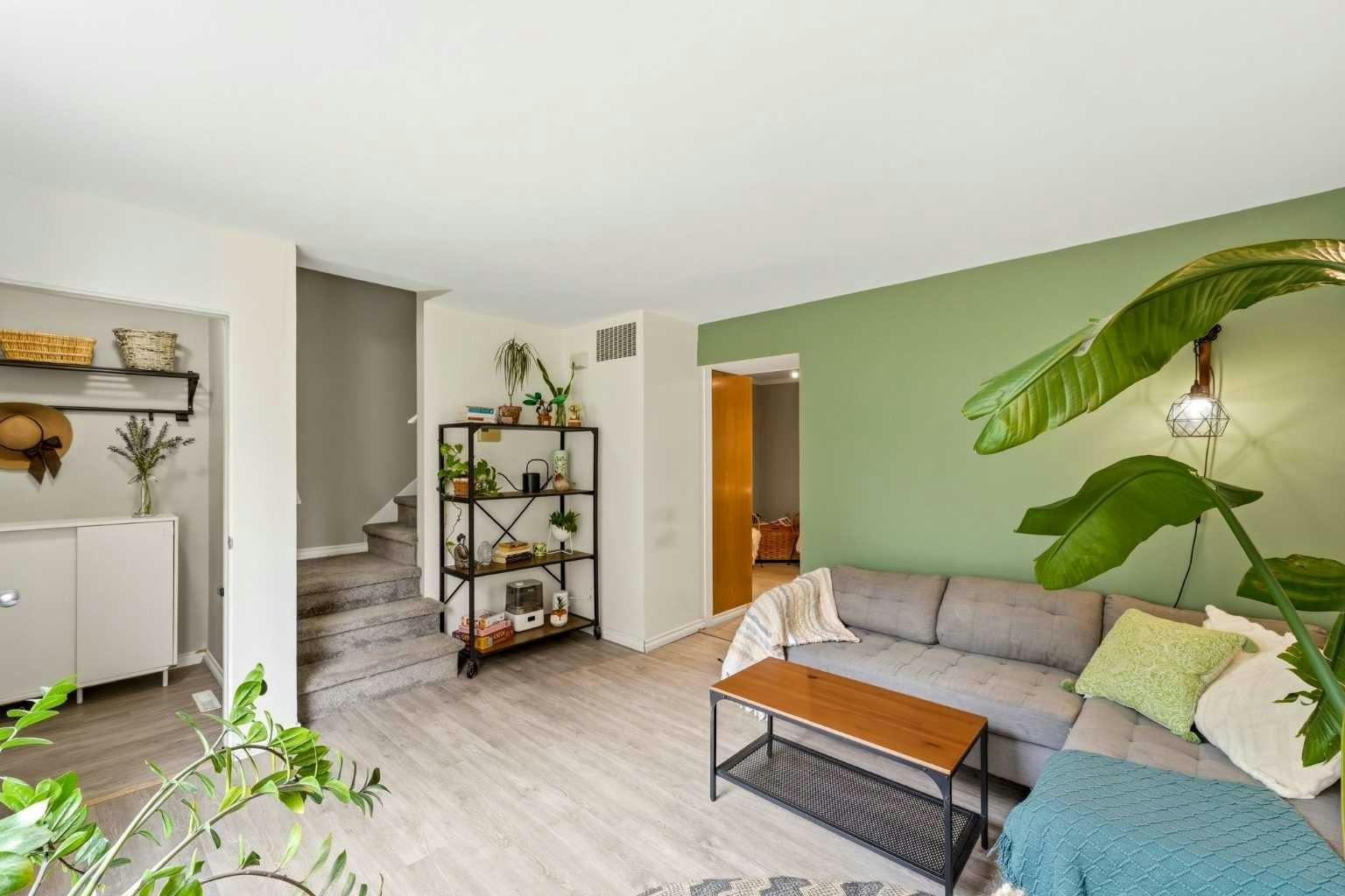 442 Regal Park NE, Calgary, AB, T2E 0S6