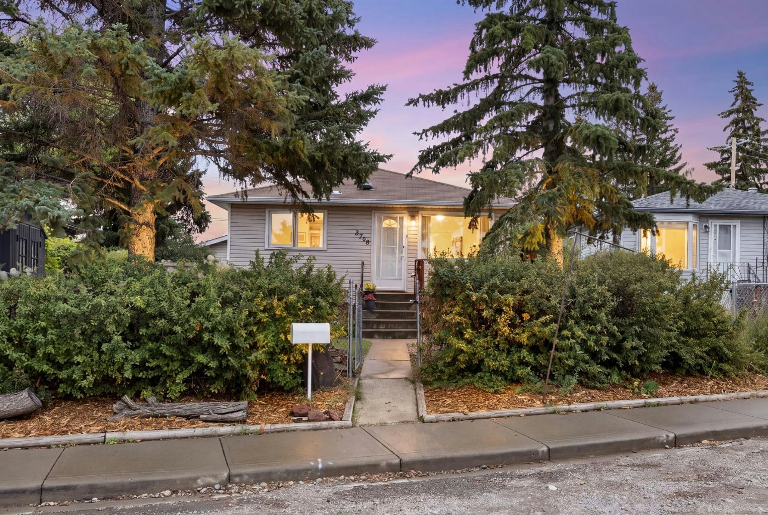 3708 66 Street NW, Calgary, AB, T3B 2H9