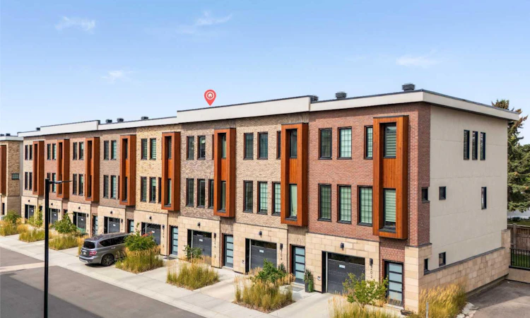 206-81 Greenbriar Place NW