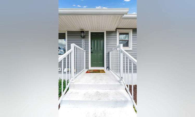 1005 Bullivant Crescent SW