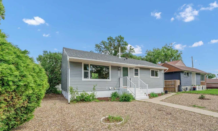 1005 Bullivant Crescent SW