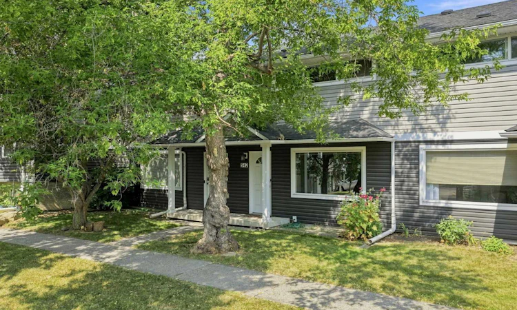 542 Regal Park NE