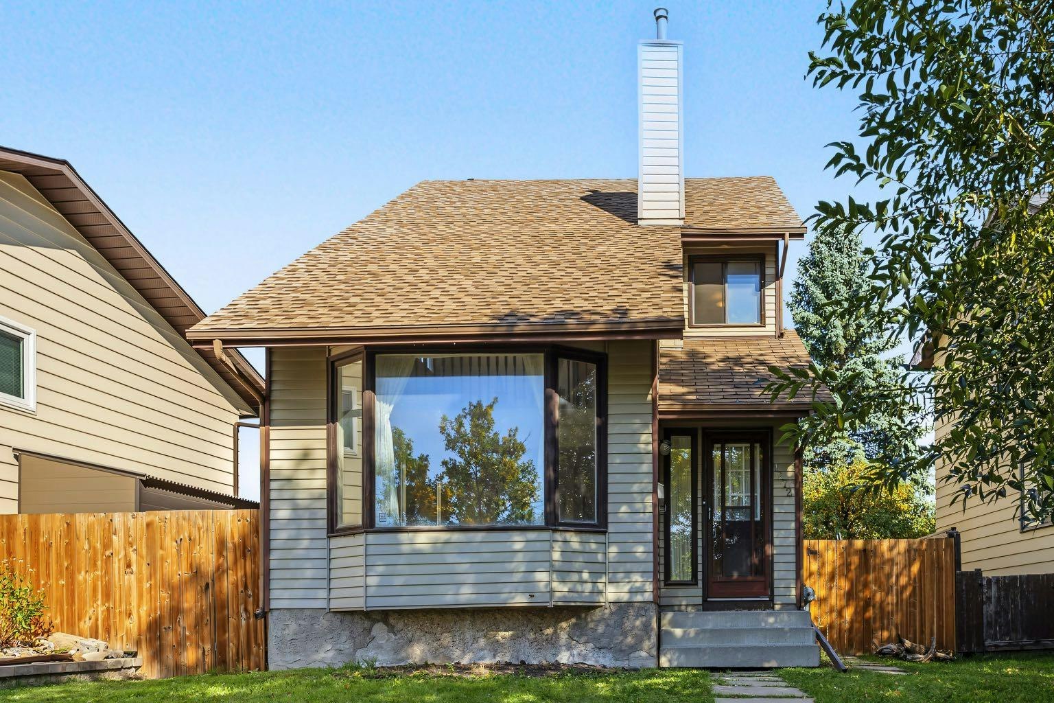 1272 Berkley Drive NW, Calgary, AB, T3K 1S9