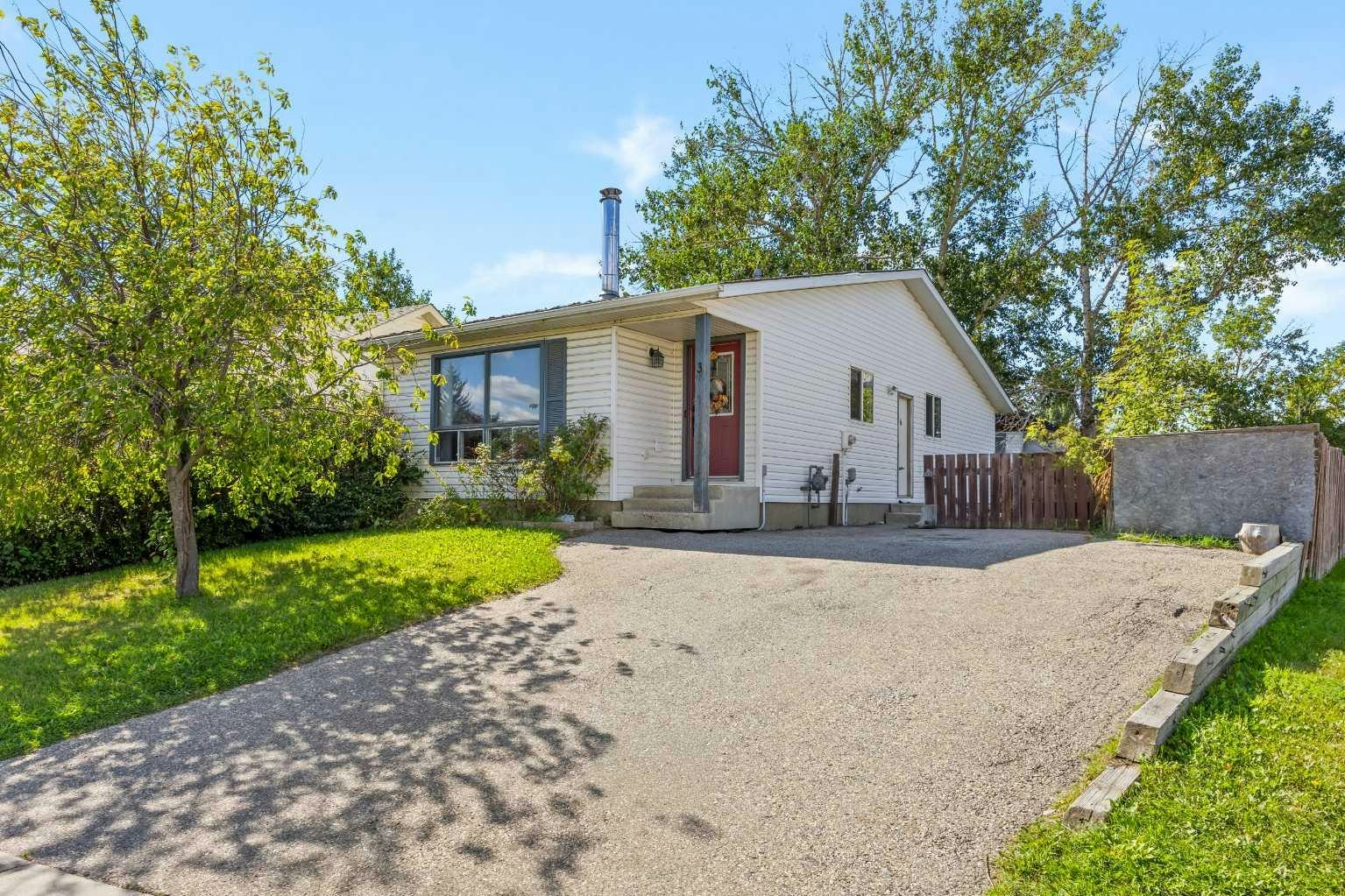 3 Emberdale Way SE, Airdrie, AB, T4B 1Z3