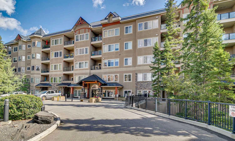 518-20 Discovery Ridge Close SW
