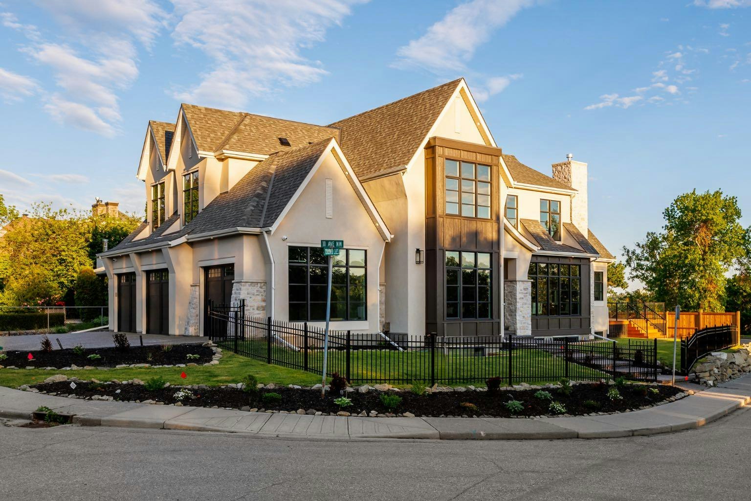 2920 Toronto Crescent NW - 2
