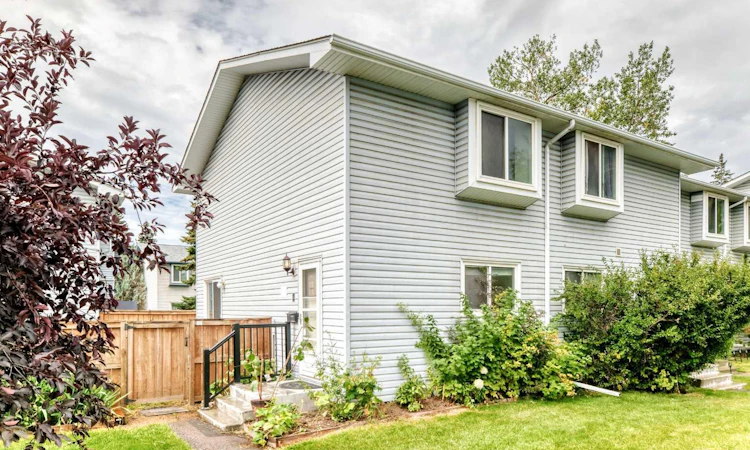 11-4810 40 Avenue SW