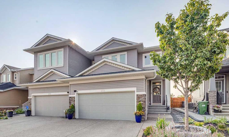 212 Evansglen Close NW