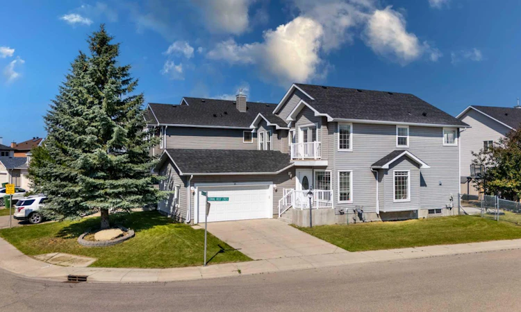 28 Coral Reef Link NE