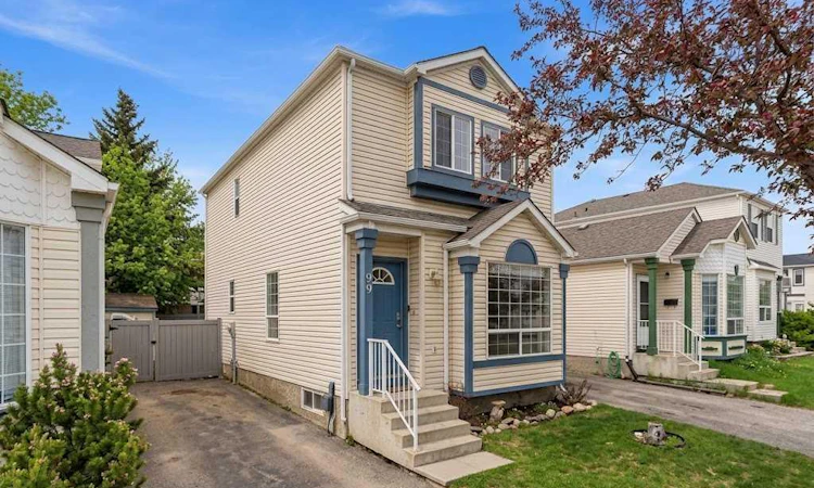 90 Coventry Lane NE