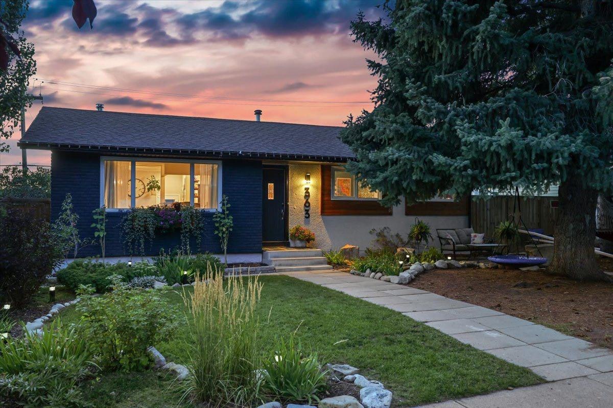 363 Queensland Drive SE, Calgary, AB, T2J 4G3