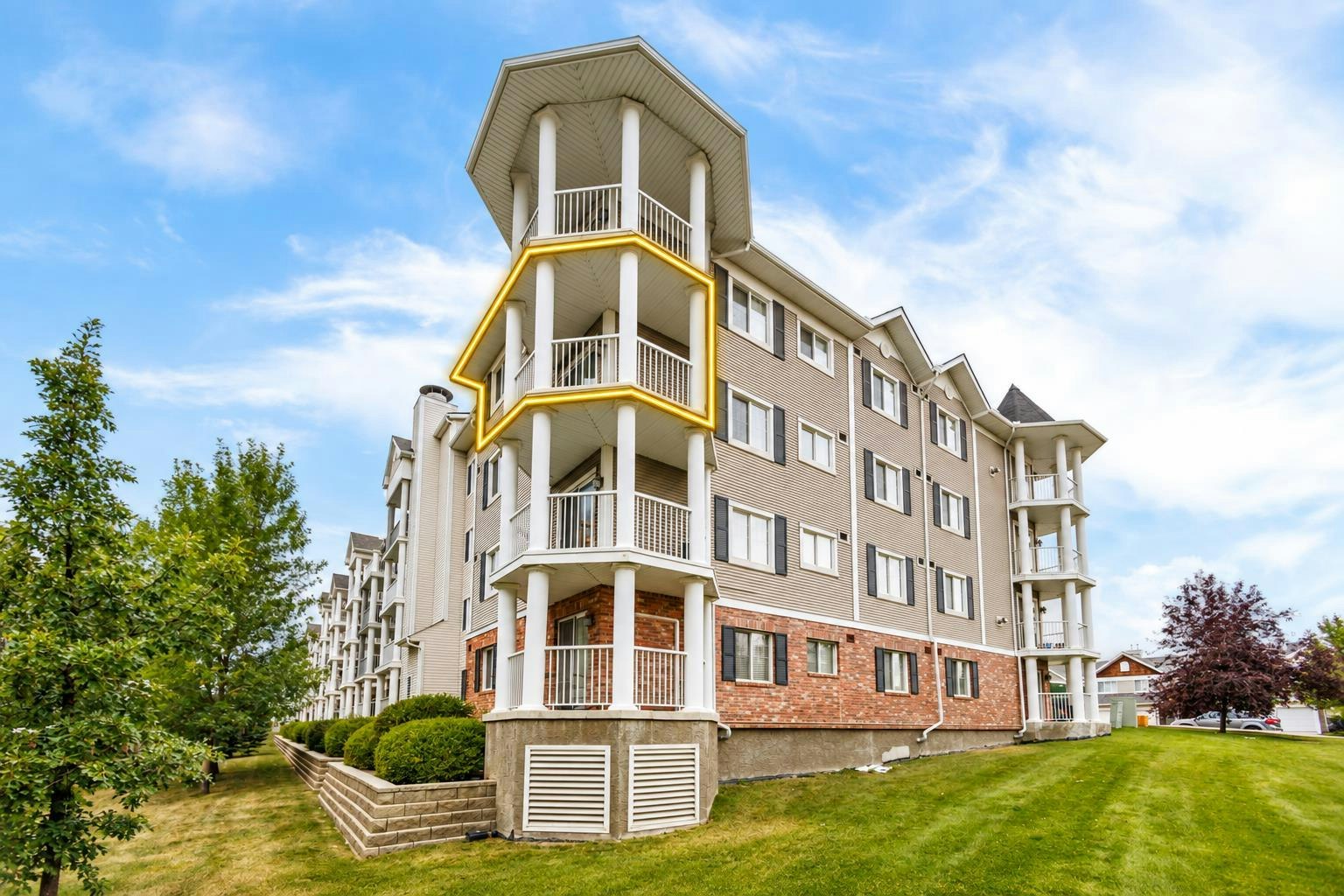 4301-31 Country Village Manor NE, Calgary, AB, T3K 0T3