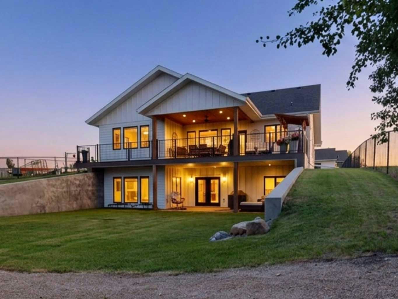 2 Marina Crescent, Stettler, AB, T0C 3B0