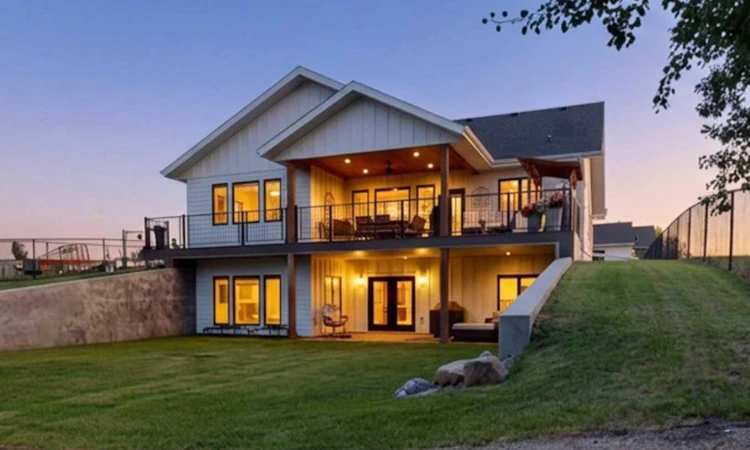 2 Marina Crescent