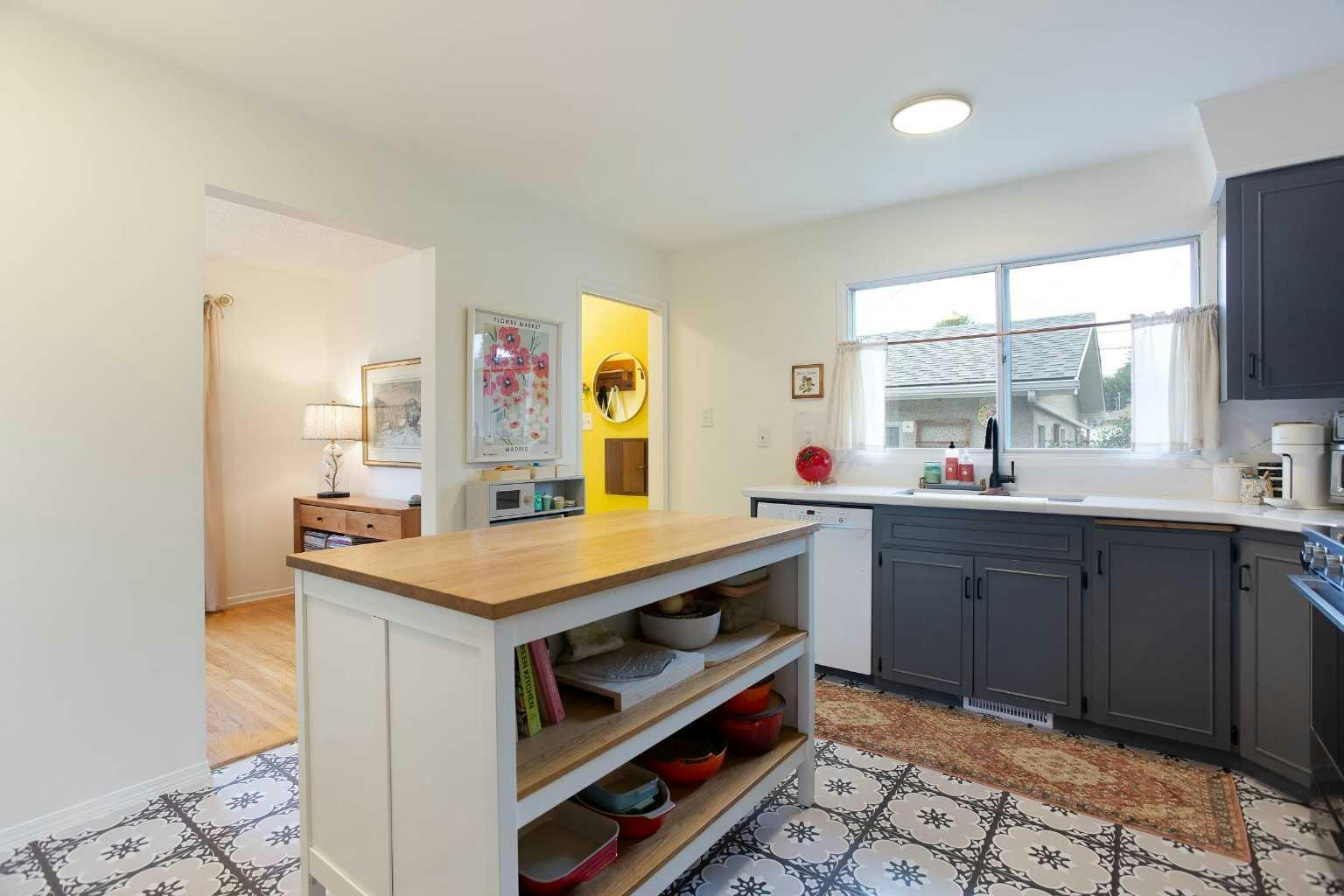412 78 Avenue NE, Calgary, AB, T2K 0R8 - 9