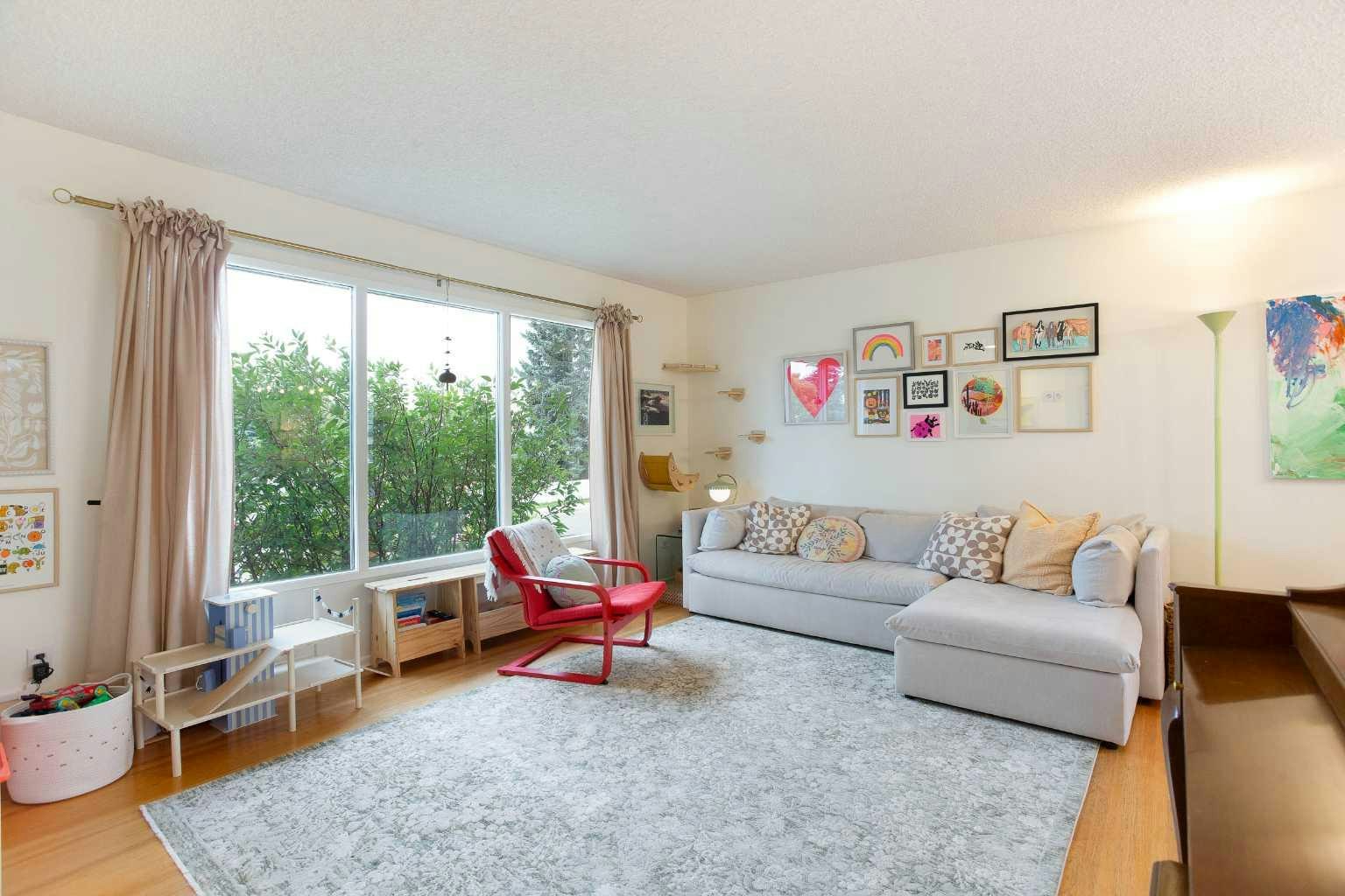 412 78 Avenue NE - 4