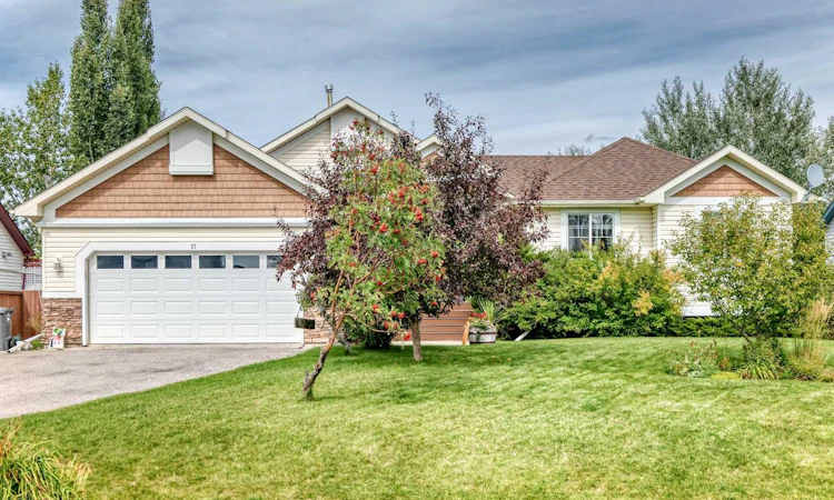 27 Lloyd Crescent NE