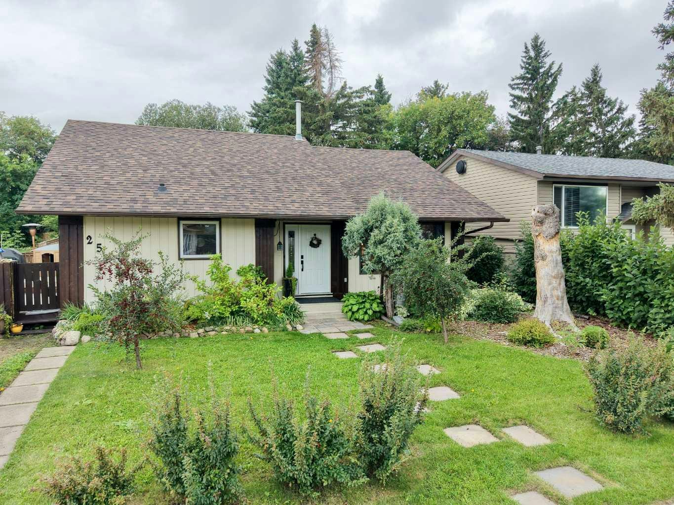 25 Valley Crescent, Lacombe, AB, T4S 1L1