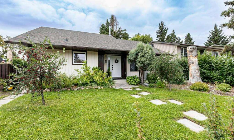 25 Valley Crescent