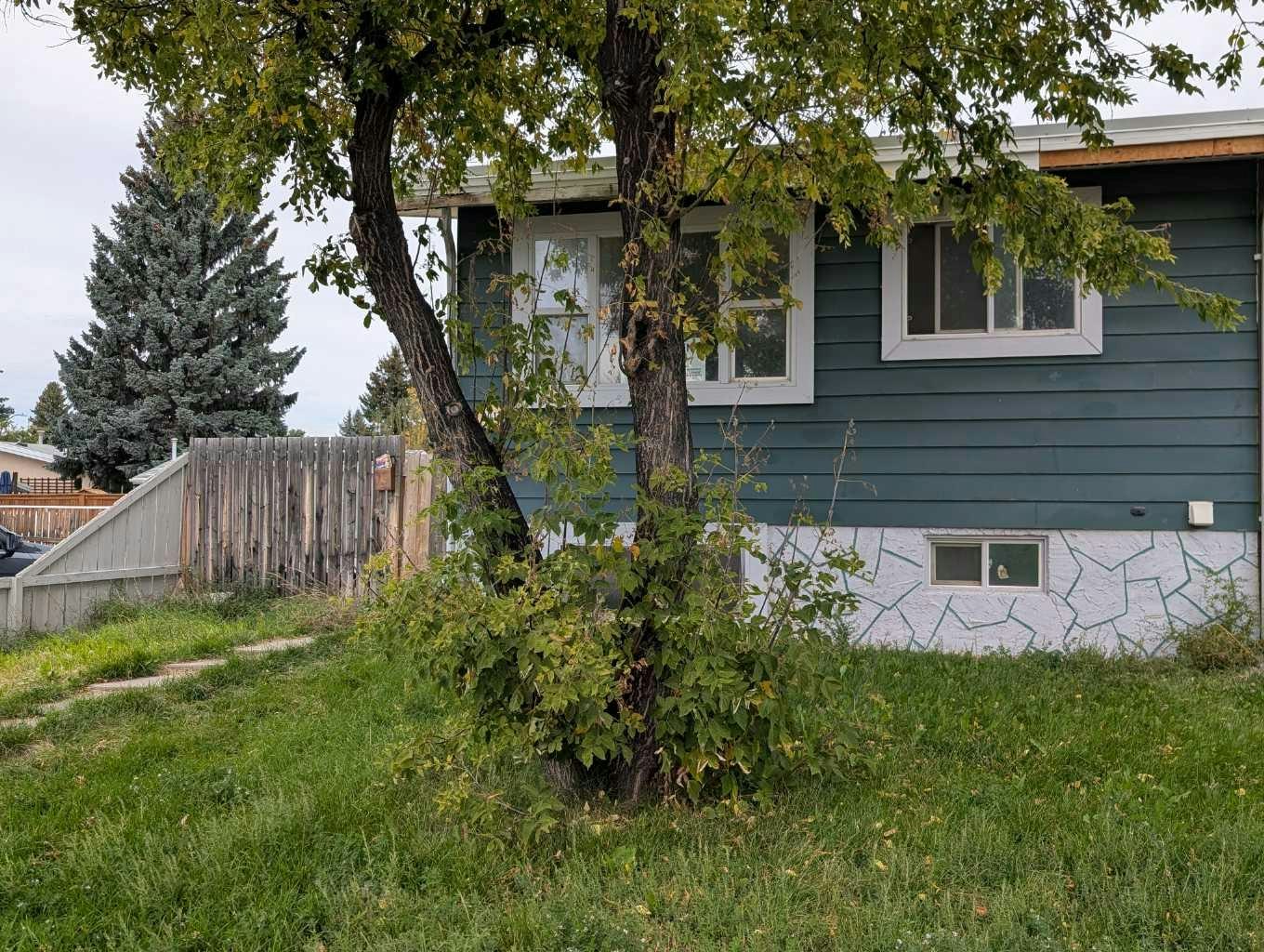 2011 18 Avenue N, Lethbridge, AB, T1H 4G1