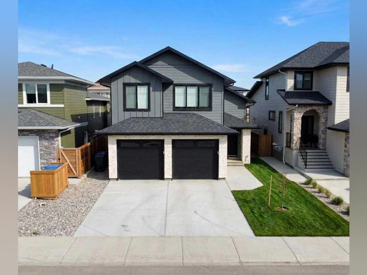 541 Riverhills Way W, Lethbridge, AB, T1K 8H8