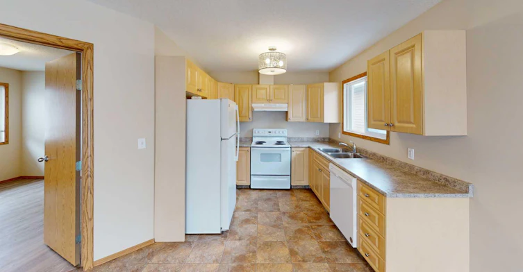 B-9911 109 Avenue, Grande Prairie, AB, T8V 1R7 - 2