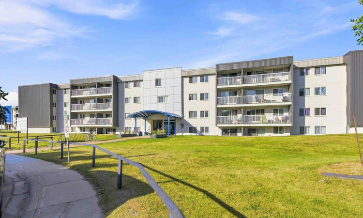 305-9 Clearwater Crescent