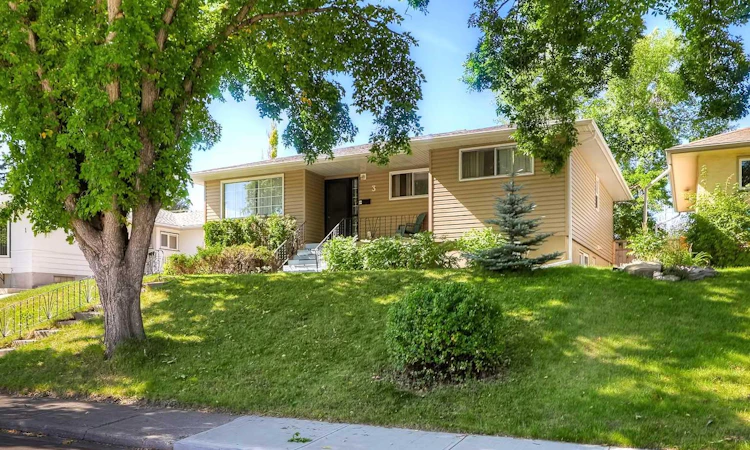 3 Creston Crescent NW