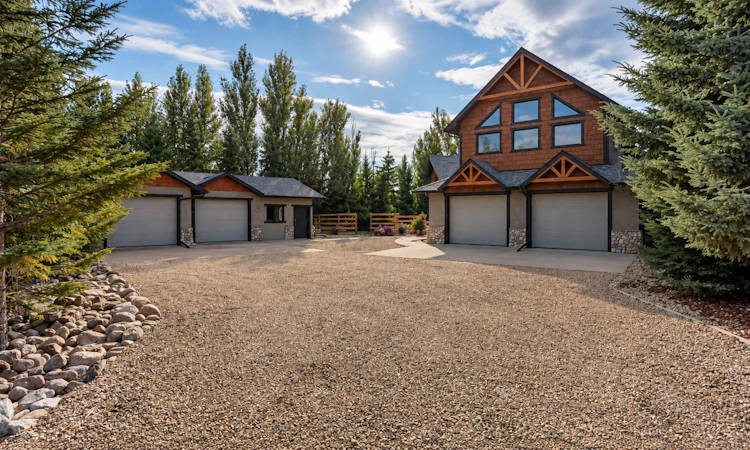 618 Peacock Close