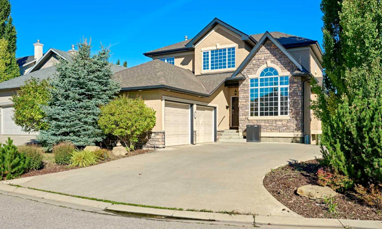 32 Evercreek Bluffs Crescent SW