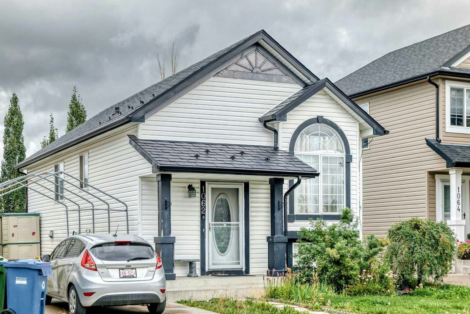 1062 Bridlemeadows Manor SW, Calgary, AB, T2Y 4L1