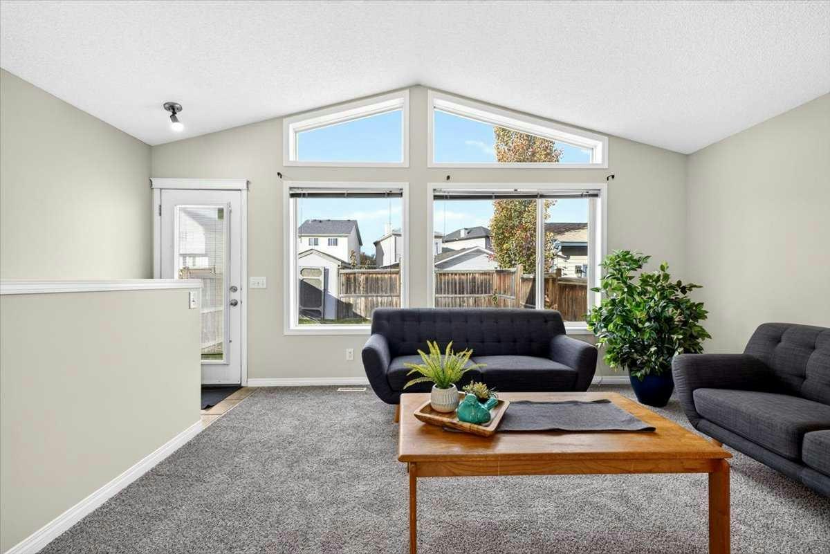 342 Prestwick Circle SE, Calgary, AB, T2Z 4P4